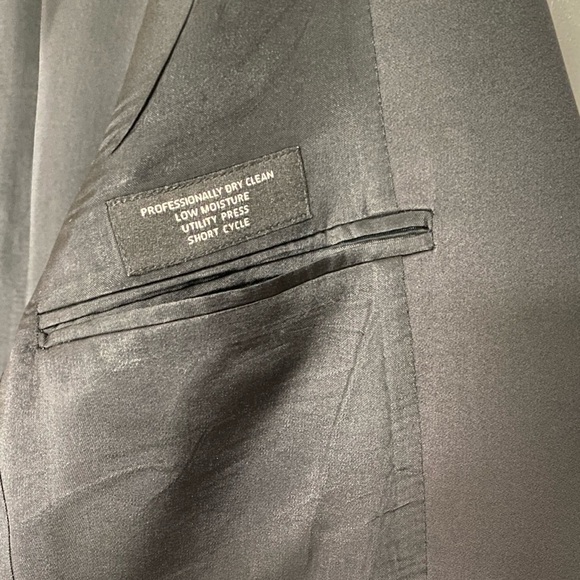 Jos. A. Bank Men’s Black Tuxedo Signature Collection - Picture 5 of 16